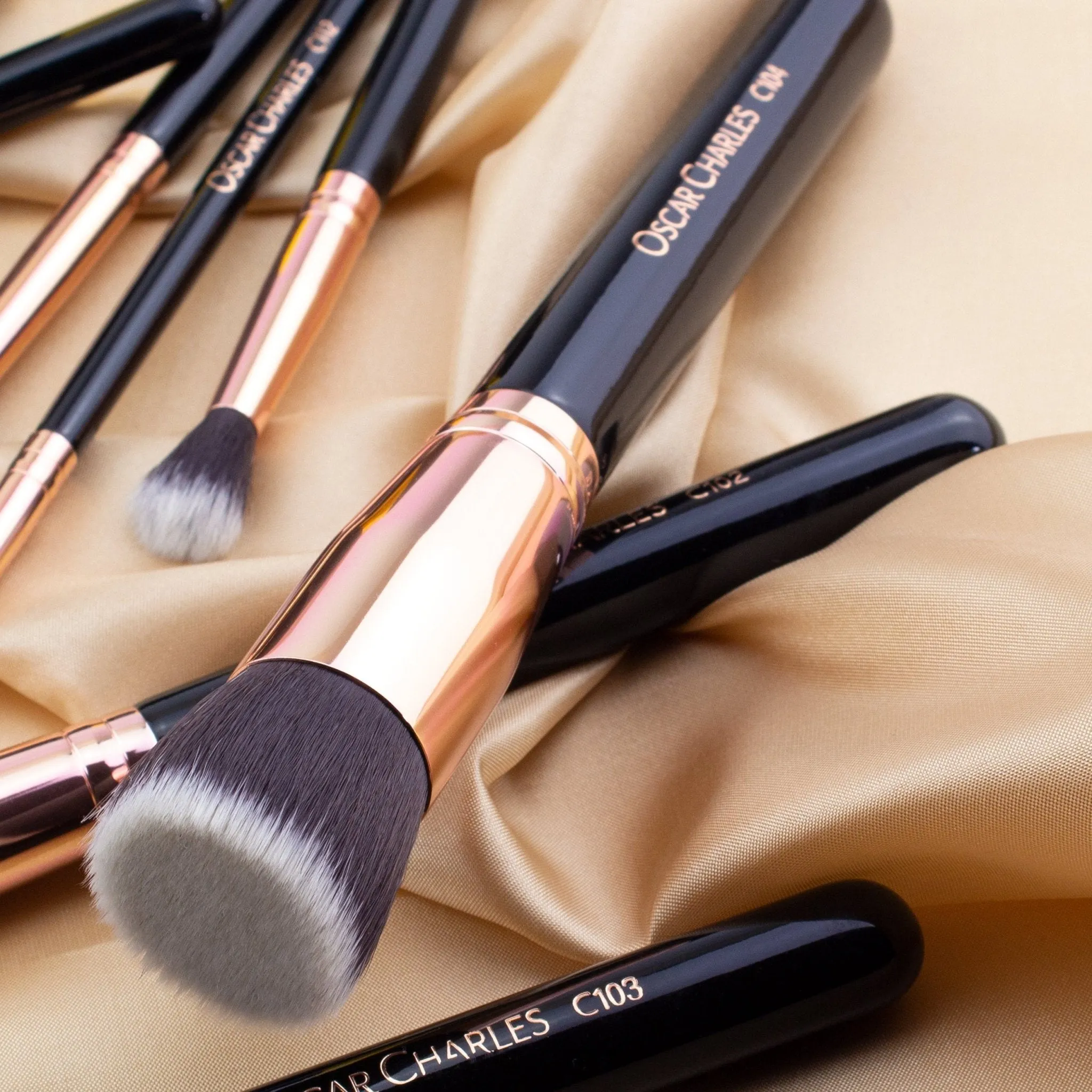 Oscar Charles 104 Luxe Flat Top Foundation Buff Makeup Brush